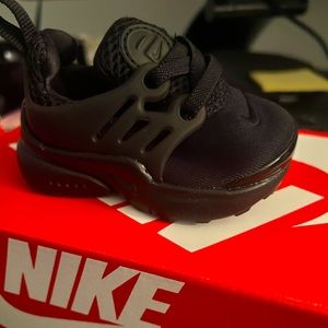 Baby boy Nike prestos